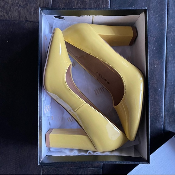 Yellow Patent Leather Pumps - Picture 3 of 13
